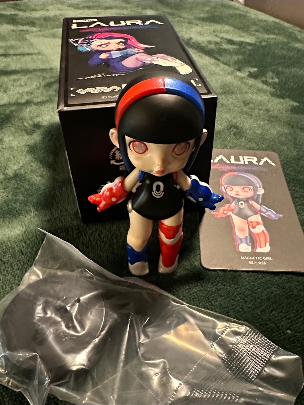 🚨2/$15🚨Laura Vinyl Figure in Red, Blue & Black- Magnetic Girl